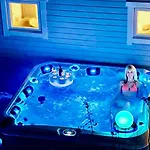 Sandersstua 2, Luxury Family With Private Whirlpool In Stamsund Casa de Férias Vestvagoy