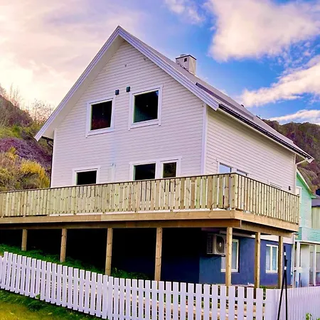 Sandersstua 2, Luxury Family With Private Whirlpool In Stamsund Vestvagoy