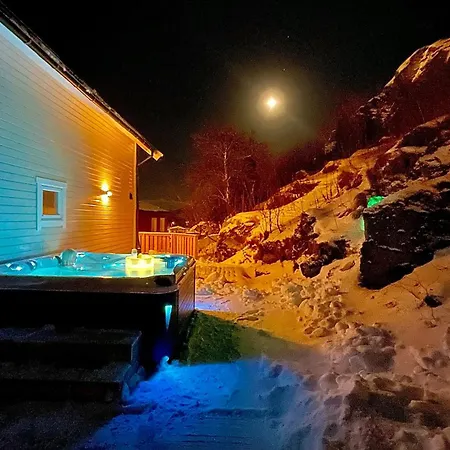 بيت للعطل Sandersstua 2, Luxury Family With Private Whirlpool In Stamsund Vestvagoy