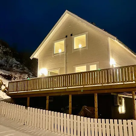 بيت للعطل Sandersstua 2, Luxury Family With Private Whirlpool In Stamsund Vestvagoy