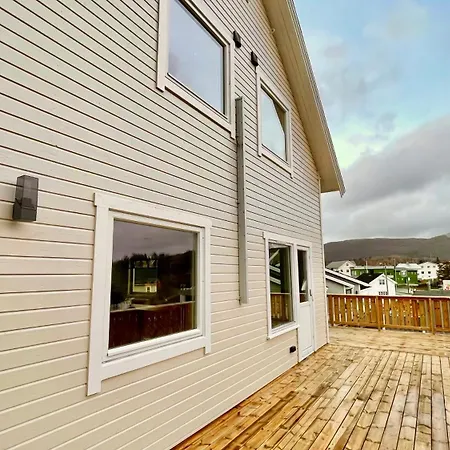 Hébergement de vacances Sandersstua 2, Luxury Family With Private Whirlpool In Stamsund *