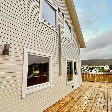 Holiday home Sandersstua 2, Luxury Family With Private Whirlpool In Stamsund *