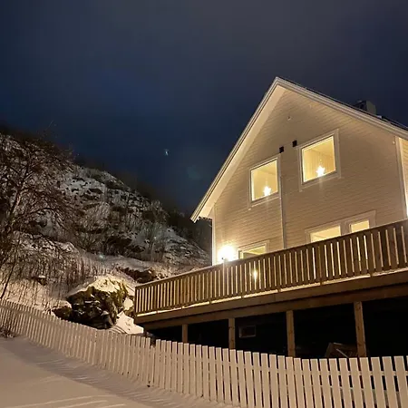 Sandersstua 2, Luxury Family With Private Whirlpool In Stamsund Holiday home Vestvagoy