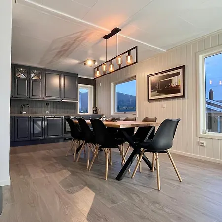 بيت للعطل Sandersstua 2, Luxury Family With Private Whirlpool In Stamsund *