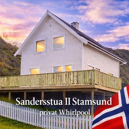 Sandersstua 2, Luxury Family With Private Whirlpool In Stamsund Hébergement de vacances Vestvagoy