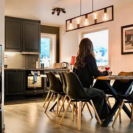 Hébergement de vacances Sandersstua 2, Luxury Family With Private Whirlpool In Stamsund