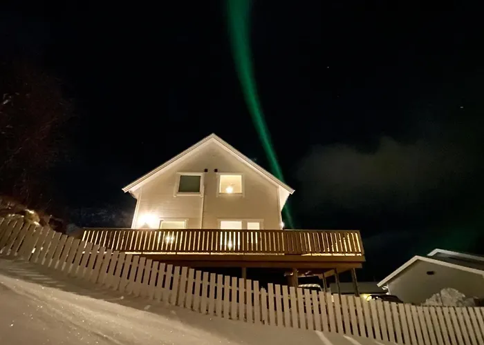 Holiday home Sandersstua 2, Luxury Family With Private Whirlpool In Stamsund *
