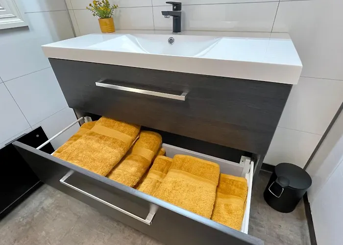 Дом отдыха Sandersstua 2, Luxury Family With Private Whirlpool In Stamsund