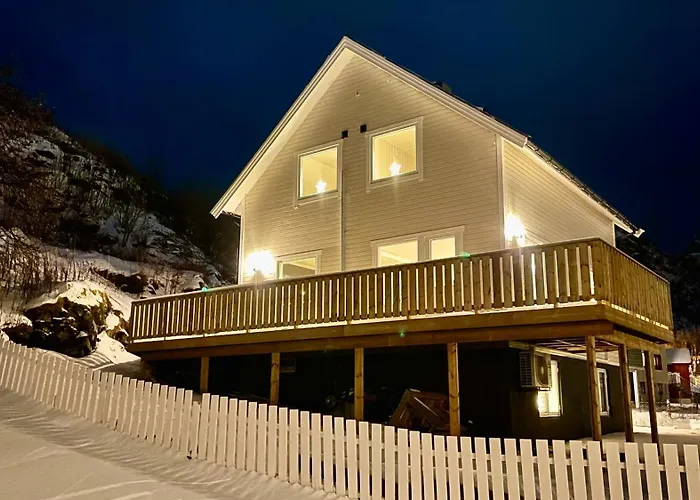 Holiday home Sandersstua 2, Luxury Family With Private Whirlpool In Stamsund Vestvagoy
