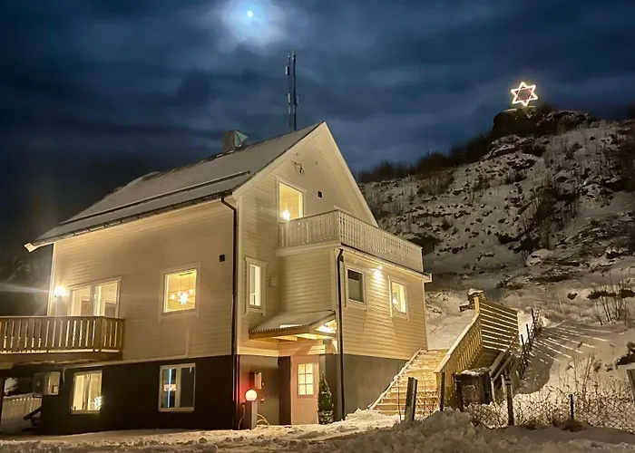 Holiday home Sandersstua 2, Luxury Family With Private Whirlpool In Stamsund