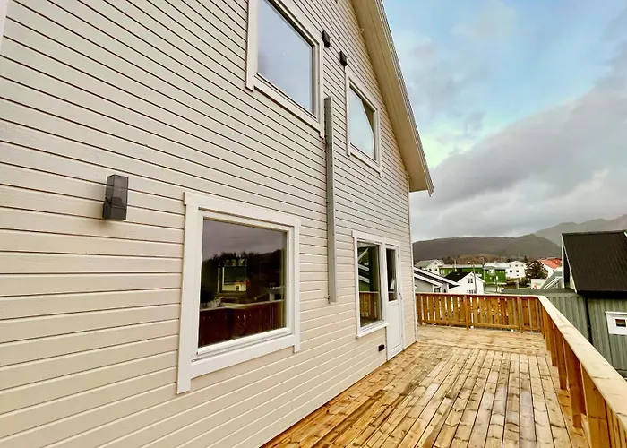 Дом отдыха Sandersstua 2, Luxury Family With Private Whirlpool In Stamsund *