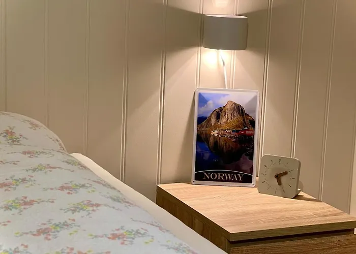Дом отдыха Sandersstua 2, Luxury Family With Private Whirlpool In Stamsund