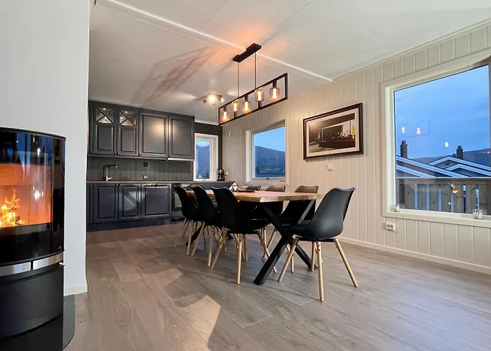 Holiday home Sandersstua 2, Luxury Family With Private Whirlpool In Stamsund *
