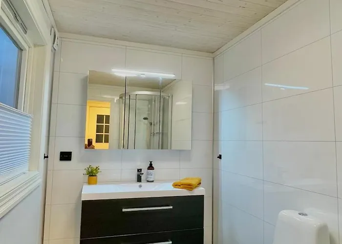 Sandersstua 2, Luxury Family With Private Whirlpool In Stamsund Holiday home