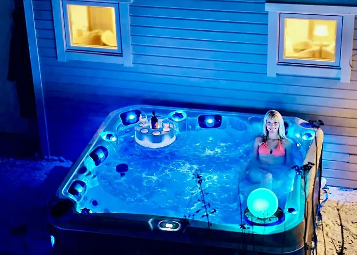 Sandersstua 2, Luxury Family With Private Whirlpool In Stamsund Holiday home Vestvagoy