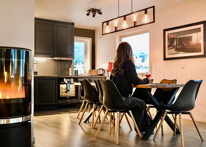 Дом отдыха Sandersstua 2, Luxury Family With Private Whirlpool In Stamsund