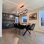 別荘 Sandersstua 2, Luxury Family With Private Whirlpool In Stamsund *