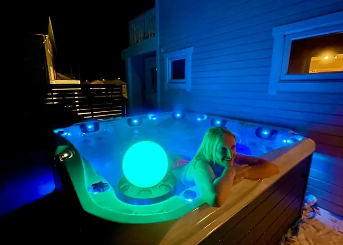 Feriehus Sandersstua 2, Luxury Family With Private Whirlpool In Stamsund Vestvagoy