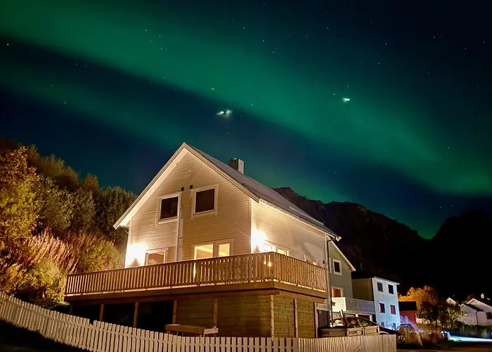 Sandersstua 2, Luxury Family With Private Whirlpool In Stamsund Feriehus *